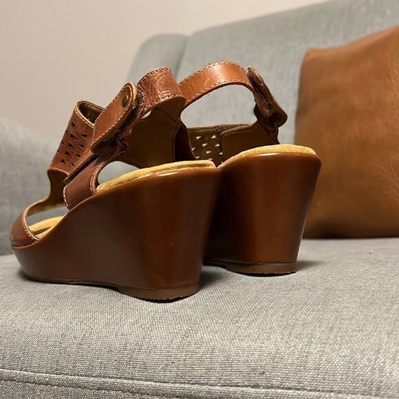 Comfortiva womens cut out leather wedge sandal size 6.5 - Picture 9 of 10